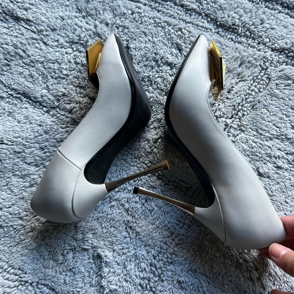 Heels - Picture 2 of 7